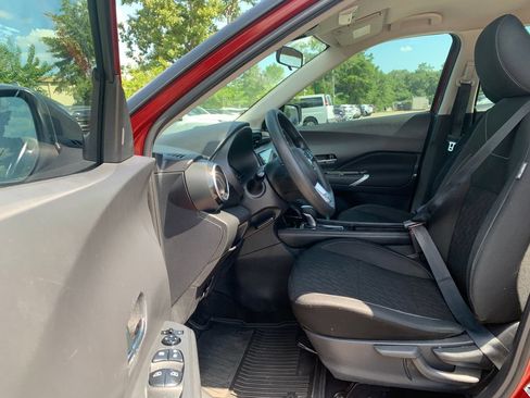 Used 2021 Nissan Kicks SV FWD image 19