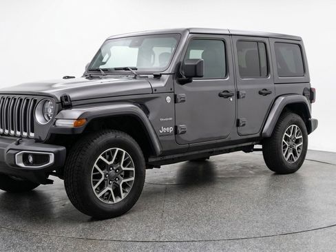 Used 2025 Jeep Wrangler Sahara image 3