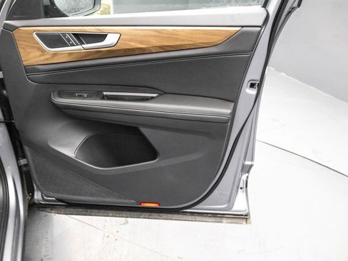 Used 2024 Volkswagen Atlas SE image 37