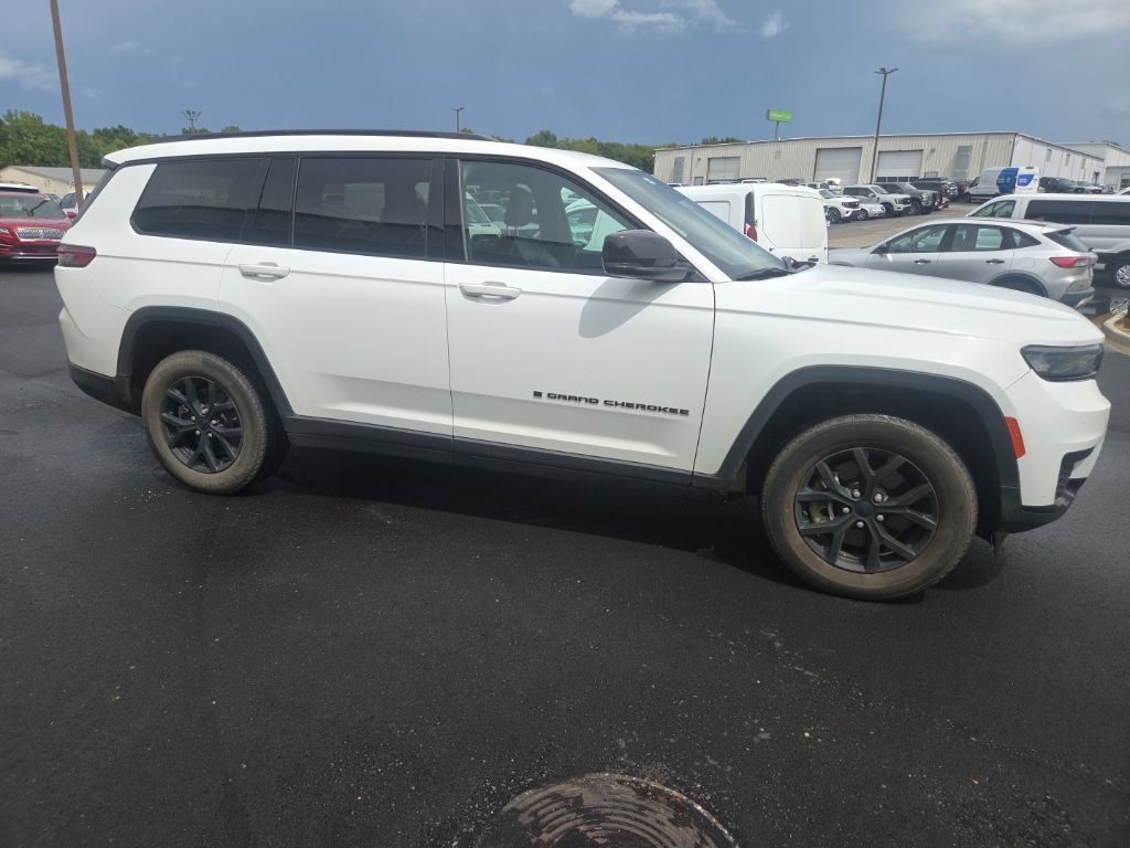Used 2024 Jeep Grand Cherokee L Laredo RWD image 15