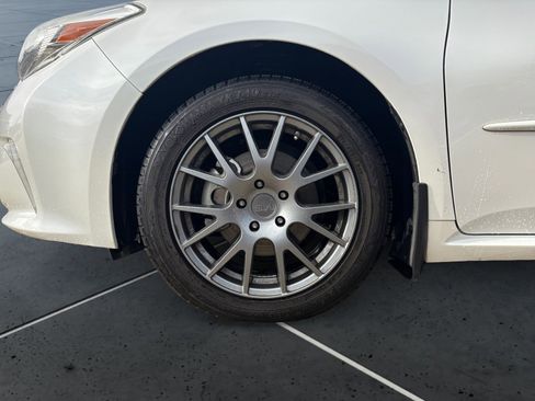 Used 2018 Toyota Avalon Limited image 14