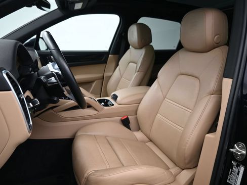 Used 2022 Porsche Cayenne Platinum Edition AWD/4WD image 5