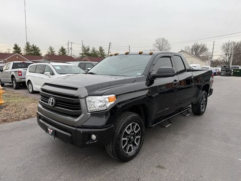 Used 2017 Toyota Tundra SR5 image 3