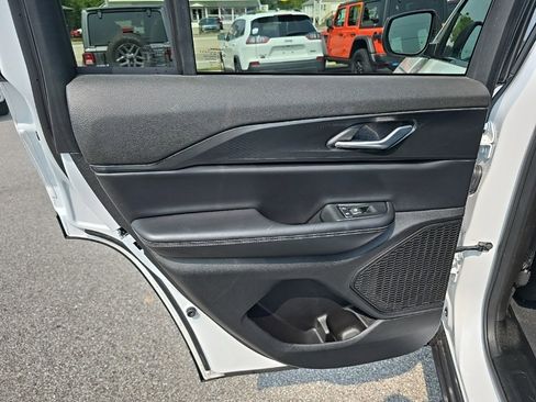 Certified 2025 Jeep Grand Cherokee Laredo X image 15