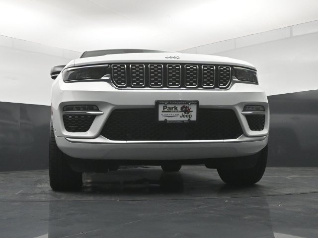 Used 2022 Jeep Grand Cherokee Summit AWD/4WD image 19