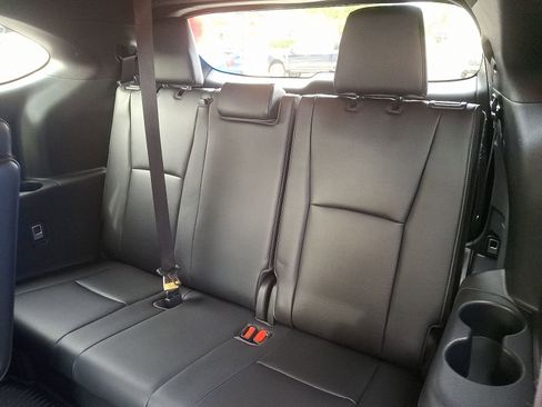 Used 2023 Toyota Highlander XSE image 10