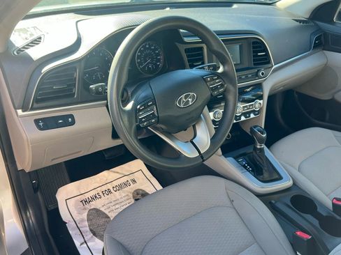 Used 2020 Hyundai Elantra SE image 23