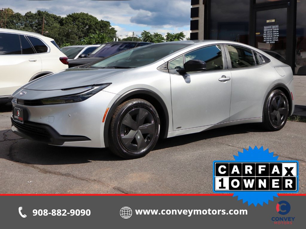 Used 2024 Toyota Prius LE AWD/4WD image 1