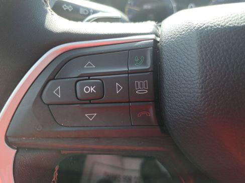 Used 2023 Jeep Grand Cherokee Altitude image 17