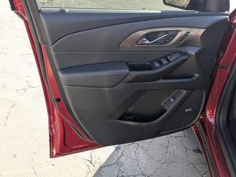Used 2023 Chevrolet Traverse Premier image 14