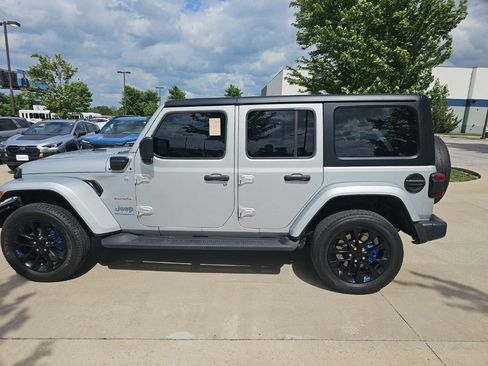 Used 2023 Jeep Wrangler Unlimited Sahara AWD/4WD image 8
