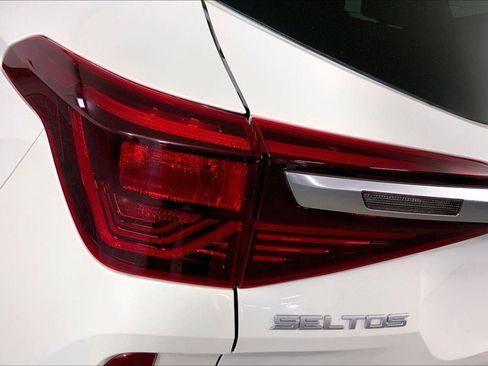 Used 2023 Kia Seltos EX image 27