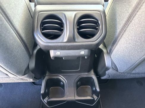 Used 2025 Jeep Gladiator Sport image 12