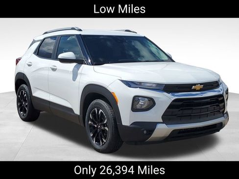 Used 2023 Chevrolet TrailBlazer LT FWD image 2