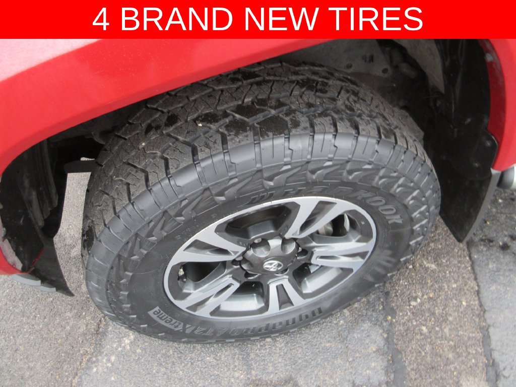 Used 2018 Toyota Tacoma TRD Sport AWD/4WD image 3