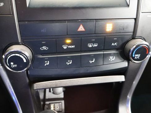 Used 2017 Toyota Camry SE image 20