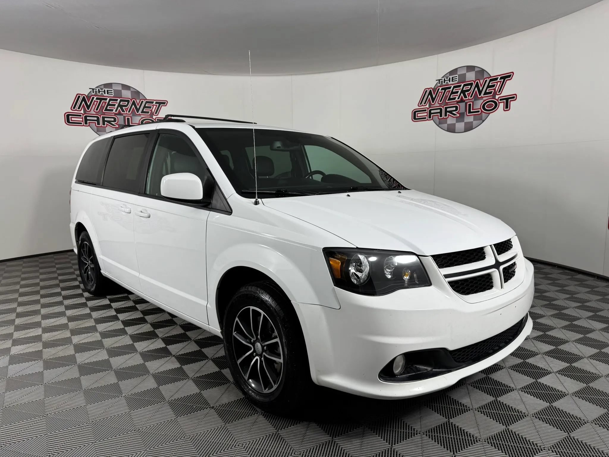 Used 2018 Dodge Grand Caravan GT FWD image 9