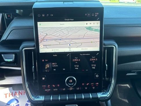 Used 2025 GMC Yukon XL Denali AWD/4WD image 28