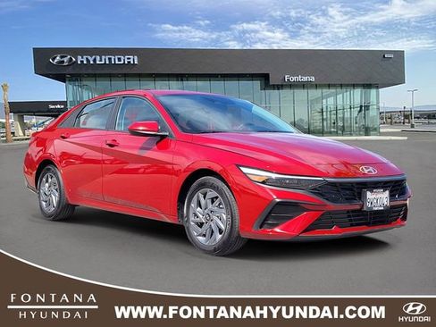 Used 2025 Hyundai Elantra Blue image 1