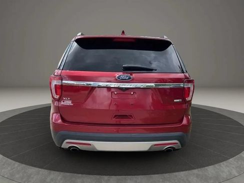 Used 2017 Ford Explorer XLT w/ Equipment Group 202A AWD/4WD image 8