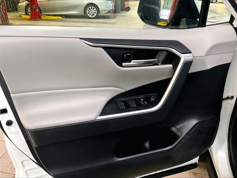 Used 2023 Toyota RAV4 XLE w/ Convenience Package image 9