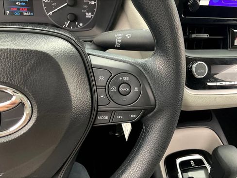 Used 2025 Toyota Corolla LE image 24