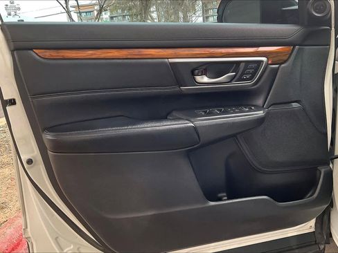 Used 2018 Honda CR-V Touring image 17
