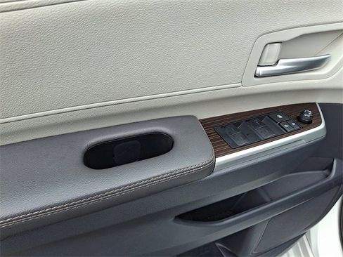 Used 2023 Toyota Sienna XLE image 11