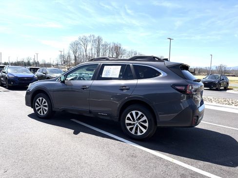 Used 2021 Subaru Outback Premium image 5