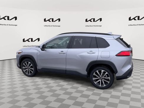 Used 2024 Toyota Corolla Cross XLE w/ Convenience Package image 5