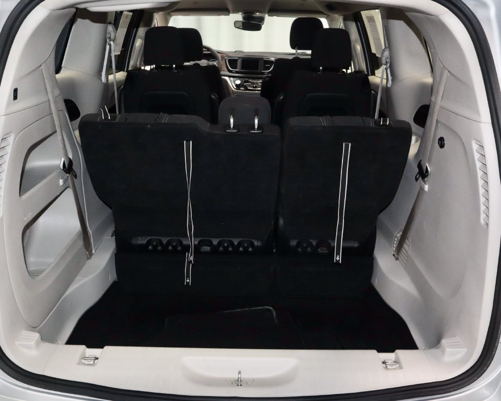 Used 2023 Chrysler Voyager LX FWD image 13