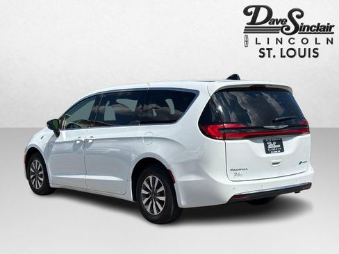 Used 2024 Chrysler Pacifica Limited FWD image 5