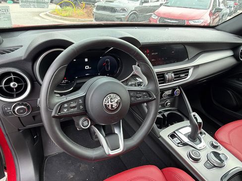 Used 2024 Alfa Romeo Stelvio Veloce AWD/4WD image 25