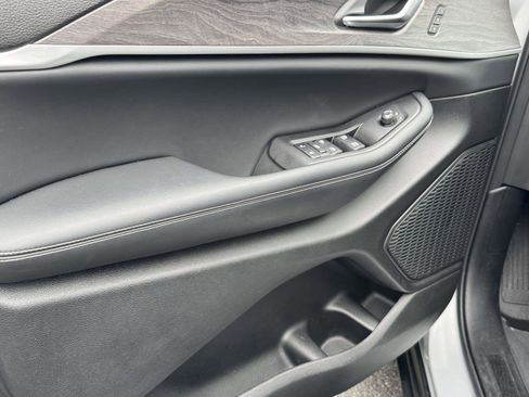 Used 2023 Jeep Grand Cherokee Limited image 27