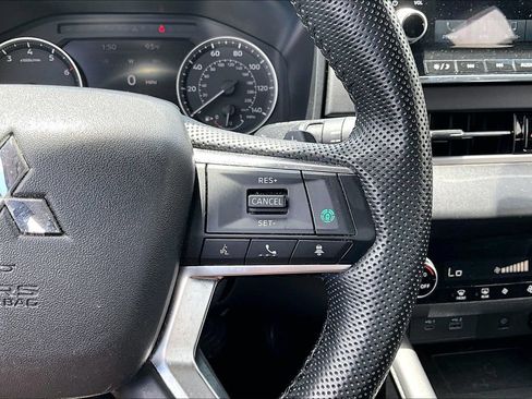 Used 2024 Mitsubishi Outlander SE AWD/4WD image 11