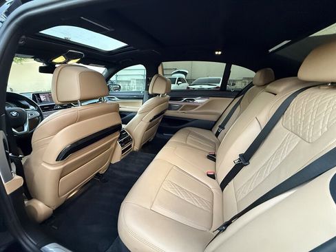 Used 2017 BMW 740i RWD image 33