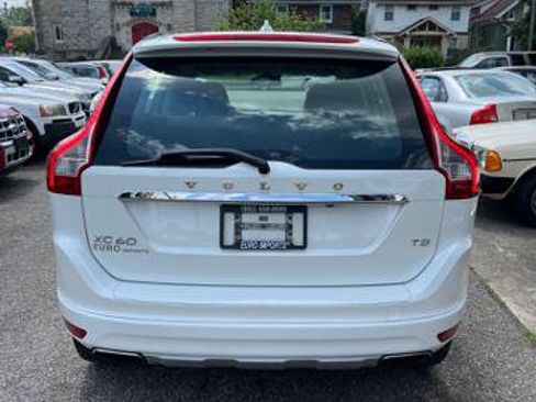 Used 2017 Volvo XC60 T5 FWD image 5