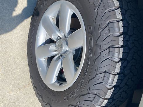 Used 2013 Nissan Titan SV image 11