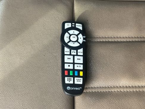 Used 2015 Chrysler Town & Country Touring w/ Driver Convenience Group image 15