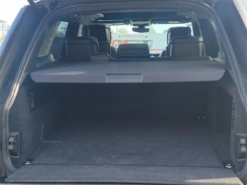 Used 2022 Land Rover Range Rover Autobiography image 6