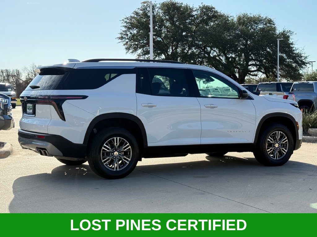 Used 2025 Chevrolet Traverse LT FWD image 4