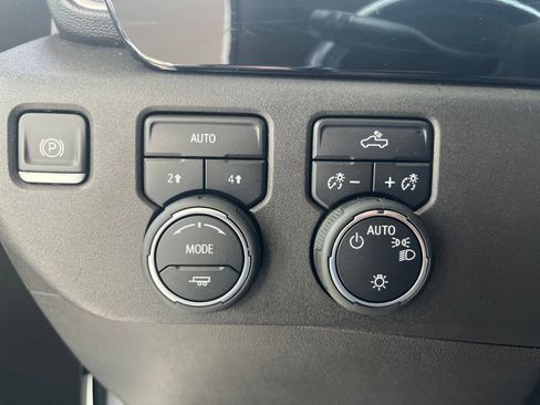 Used 2022 Chevrolet Silverado 1500 LT AWD/4WD image 15