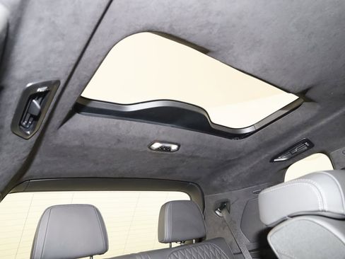 Used 2023 BMW X7 M60i w/ Executive Package image 19