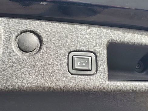 Used 2019 Chevrolet Equinox Premier image 10