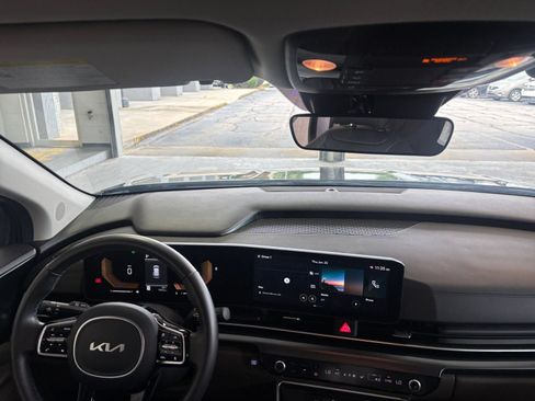 Used 2026 Kia Carnival FWD image 36