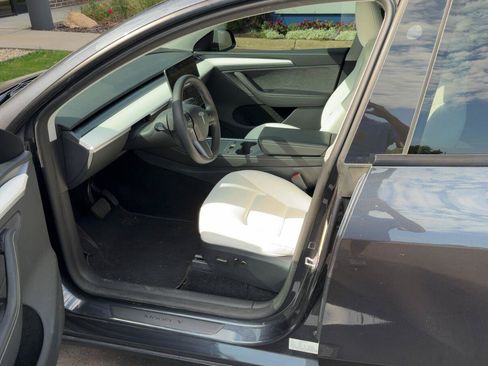 Used 2024 Tesla Model Y Long Range AWD/4WD image 5