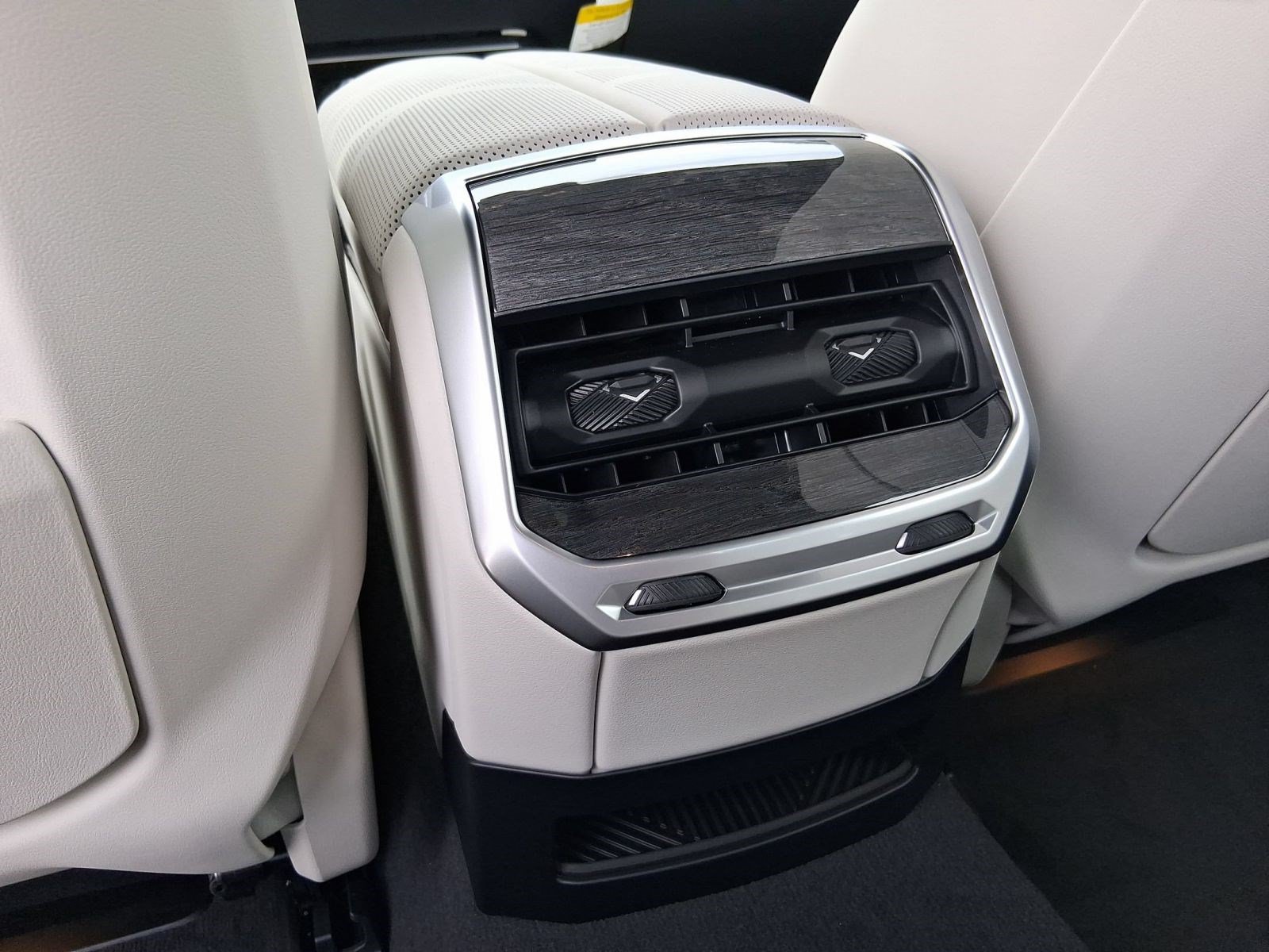 Used 2026 BMW i7 eDrive50 w/ M Sport Package RWD image 30