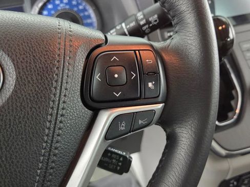 Used 2018 Toyota Sienna XLE w/ XLE Navigation Package image 17
