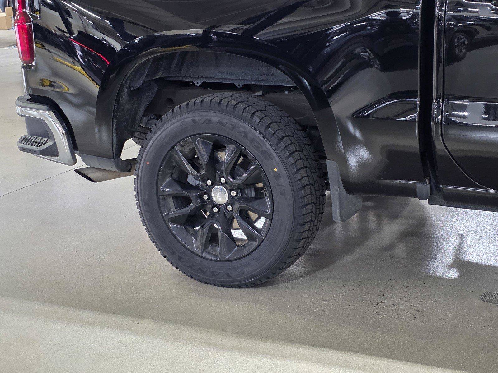Used 2025 Chevrolet Silverado 1500 LT AWD/4WD image 9
