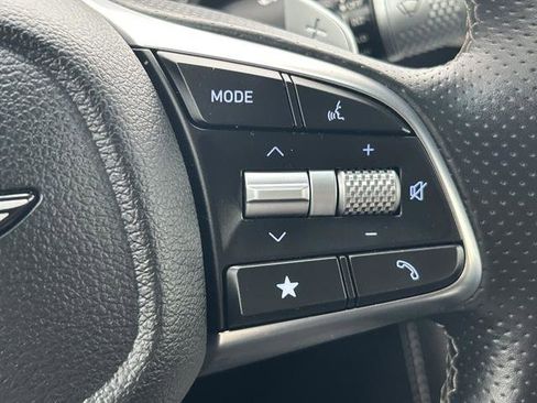 Used 2025 Genesis G70 2.5T image 14